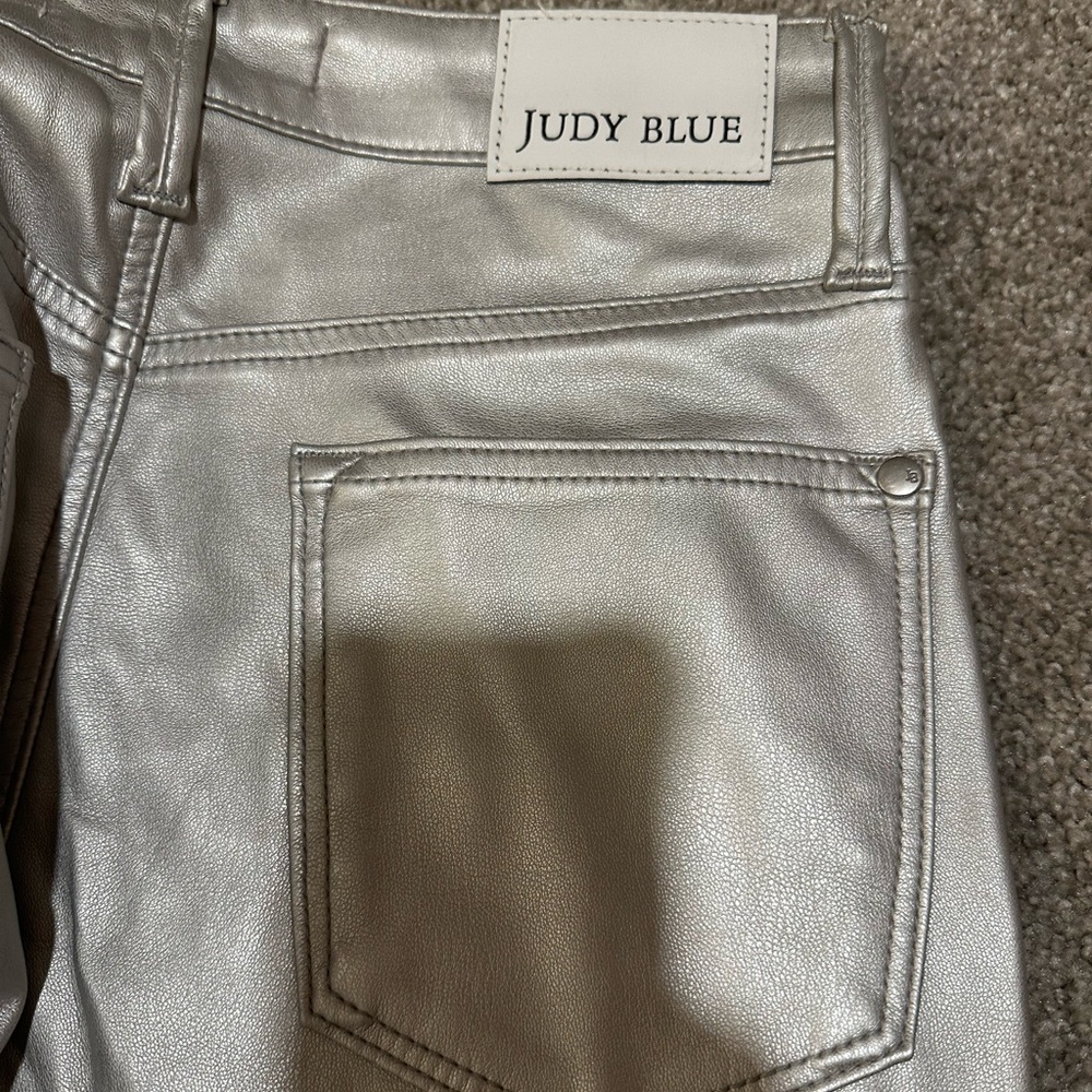 Judy Blue - Picture 3 of 3